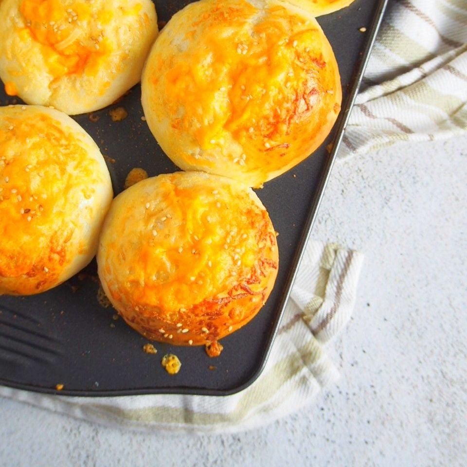 Cheese Topped Bread Bun, Brunch Break 